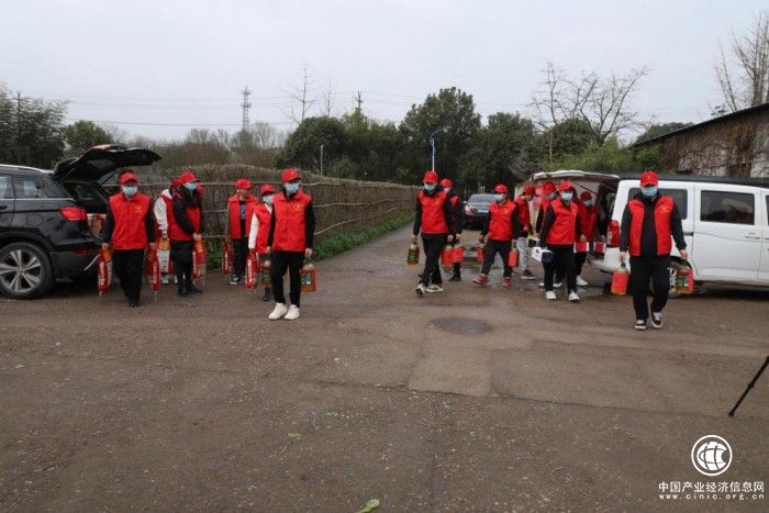 中鐵十一局金甬項目開展學(xué)雷鋒獻(xiàn)愛心溫情助殘活動