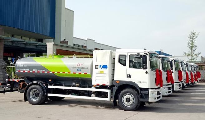 “東方紅”純電動(dòng)環(huán)衛(wèi)車扮靚“牡丹花城”