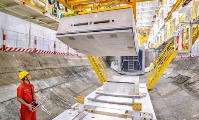 國(guó)產(chǎn)首臺(tái)直徑16米級(jí)盾構(gòu)機(jī)成功下穿特級(jí)風(fēng)險(xiǎn)源