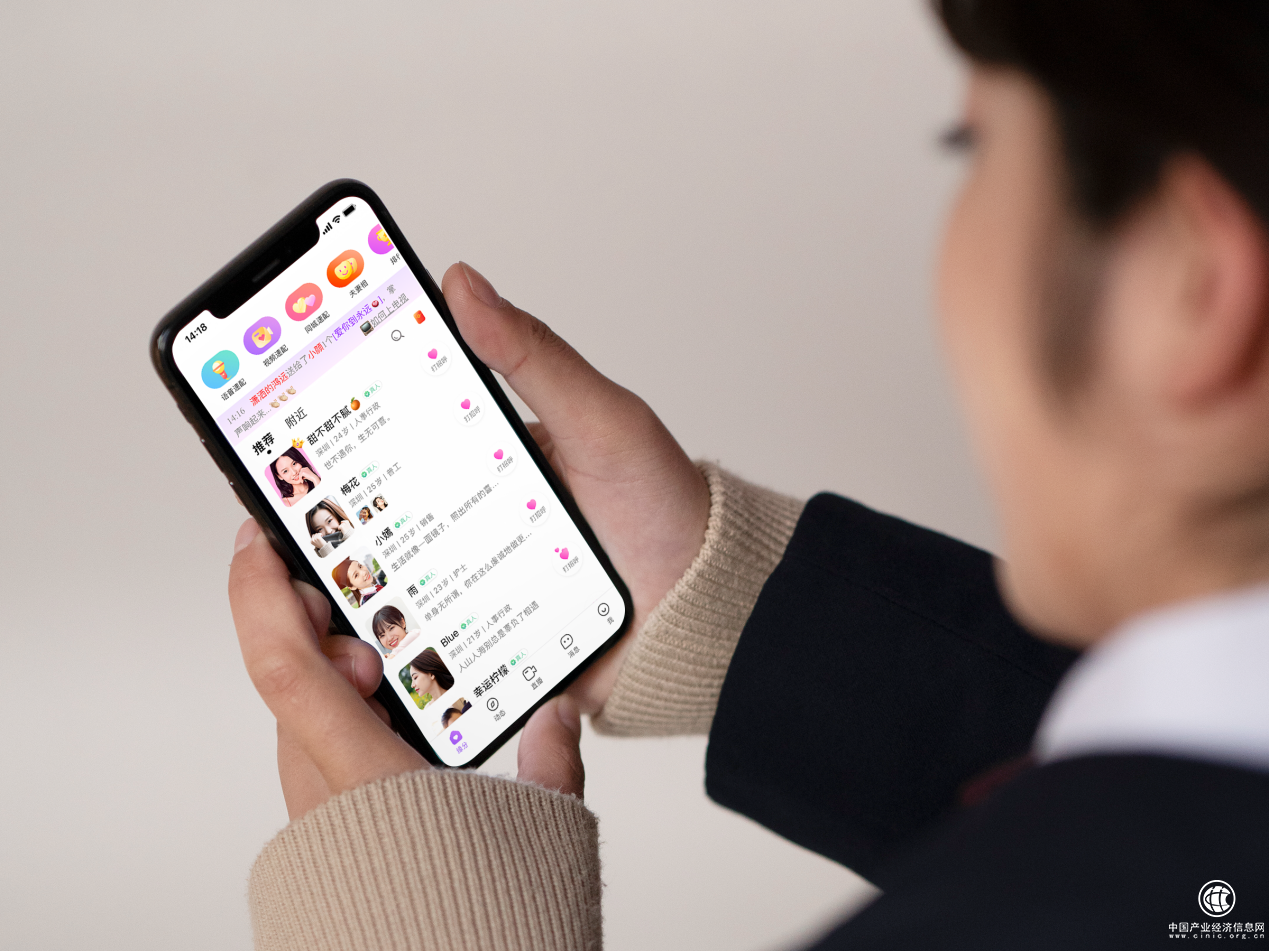  真誠(chéng)永遠(yuǎn)是愛(ài)情最好的敲門磚 愛(ài)聊APP見(jiàn)證這對(duì)情侶的甜蜜情緣