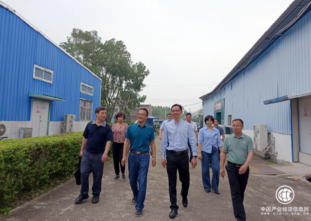  同心同德克時(shí)艱，不忘初心促發(fā)展 