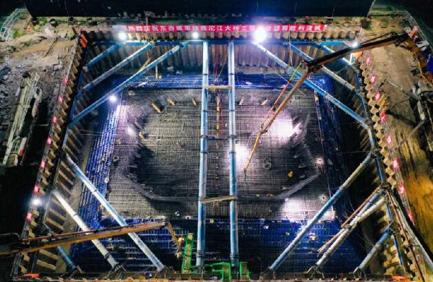 世界在建最寬獨塔混合梁斜拉橋主塔基礎(chǔ)工程完工