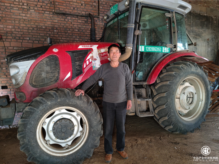  “農(nóng)機(jī)達(dá)人”的金葉情