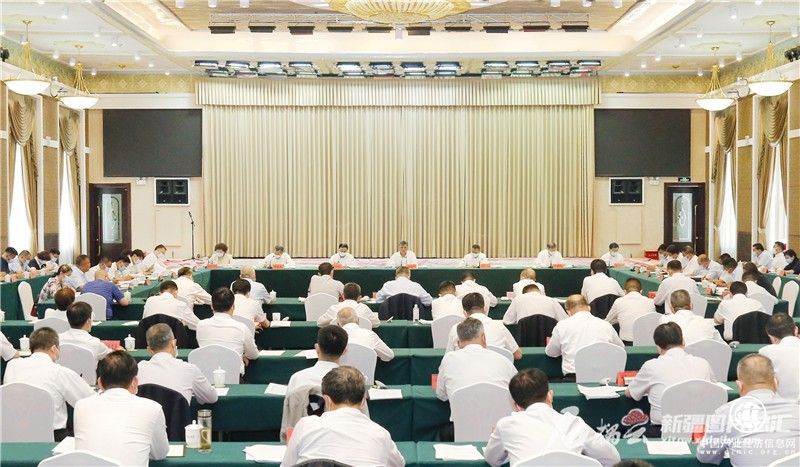  數(shù)智世界工業(yè)科技參加新疆自治區(qū)民營企業(yè)座談會及投資項(xiàng)目簽約儀式 