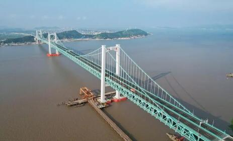 世界首座三塔四跨雙層鋼桁梁懸索橋溫州甌江北口大橋正式通車(chē)