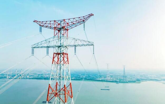 世界最高輸電鐵塔長江大跨越段全線貫通