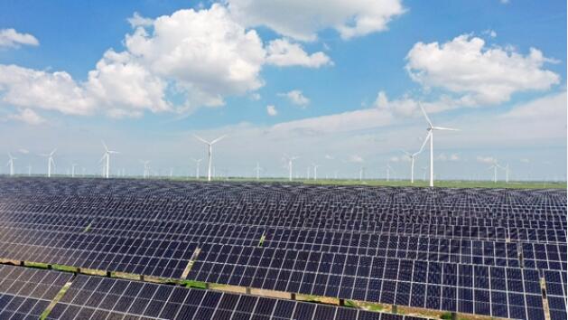 中國北方最大風(fēng)光儲一體化項(xiàng)目建成投產(chǎn)發(fā)電