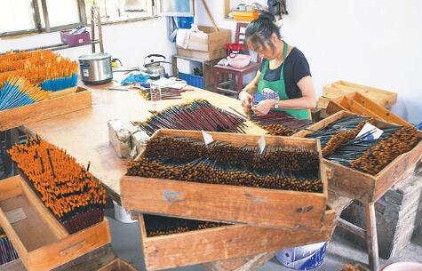 中國(guó)油畫(huà)筆之鄉(xiāng)·涇縣榔橋鎮(zhèn)：打造全國(guó)最大的油畫(huà)筆加工出口基地和產(chǎn)業(yè)集群