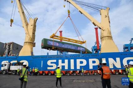 雅萬(wàn)高鐵高速動(dòng)車組和綜合檢測(cè)列車運(yùn)抵印尼