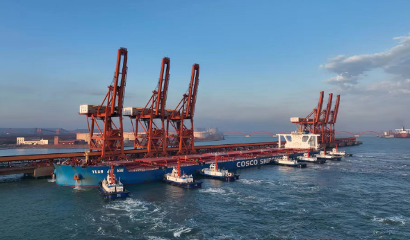 中國遠洋海運40萬噸級遠津海輪打通渤海深水新航道