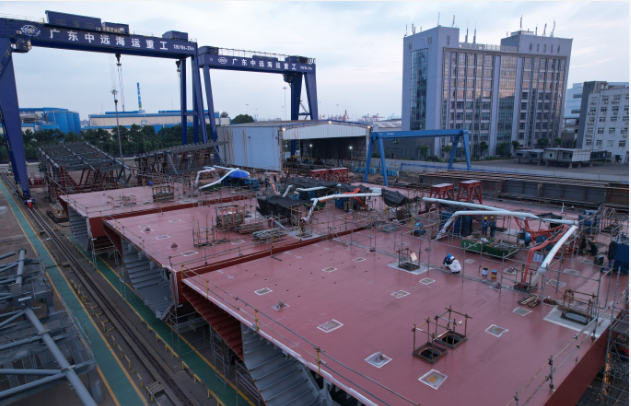 遠(yuǎn)海島礁裝上“移動(dòng)充電寶”！兆瓦級(jí)漂浮式波浪能發(fā)電裝置開(kāi)始組裝