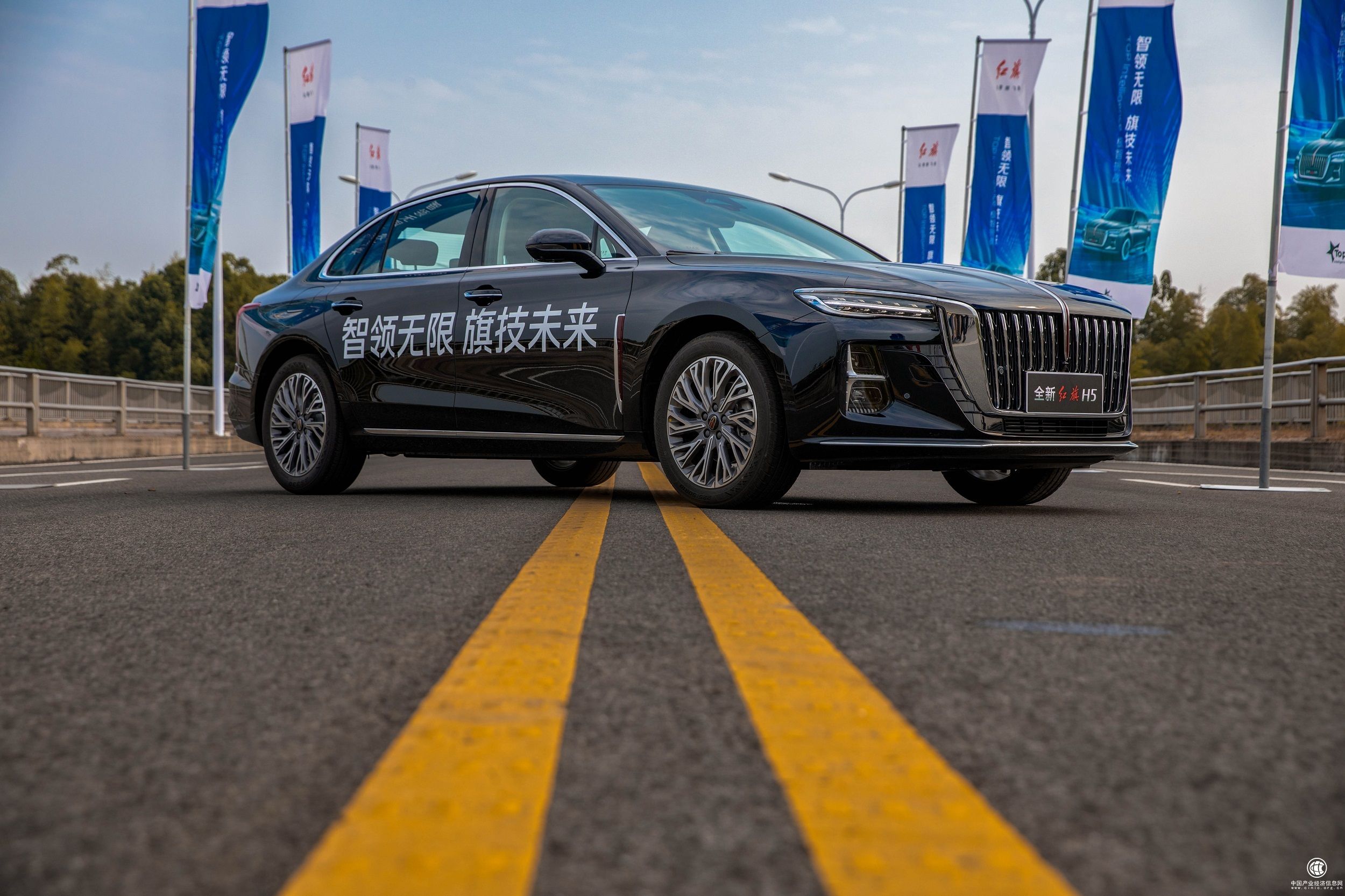 旗“技”未來(lái)，全新紅旗H5迎戰(zhàn)智能輔助駕駛極限工況