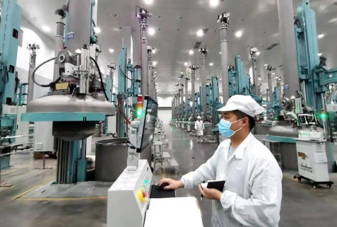 顆粒硅規(guī)模化量產(chǎn)達(dá)10萬噸級(jí)，光伏生產(chǎn)工藝技術(shù)獲突破