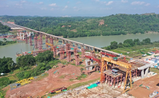 世界最寬橋面！金簡仁沱江特大橋進(jìn)入橋面主體架設(shè)階段