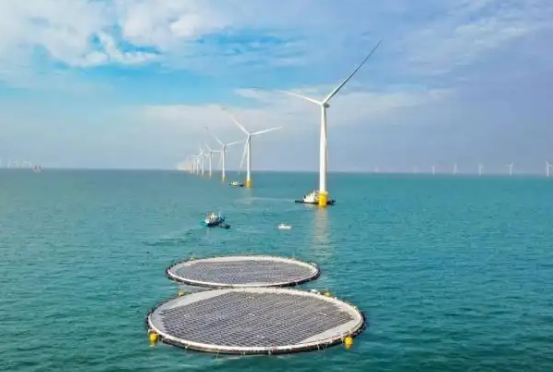 全球首個深遠海風(fēng)光同場漂浮式光伏項目成功發(fā)電