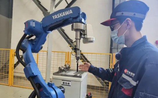 全國(guó)首個(gè)實(shí)現(xiàn)構(gòu)架自動(dòng)探傷的智能機(jī)器人在無錫投用