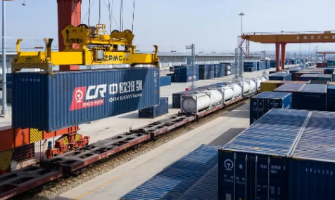 國鐵集團：為保障國計民生、服務(wù)國民經(jīng)濟平穩(wěn)運行注入強大“鐵動力”