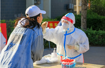 《新冠肺炎疫情防控核酸檢測(cè)實(shí)施辦法》印發(fā) 一般不按行政區(qū)域開(kāi)展全員核酸檢測(cè)