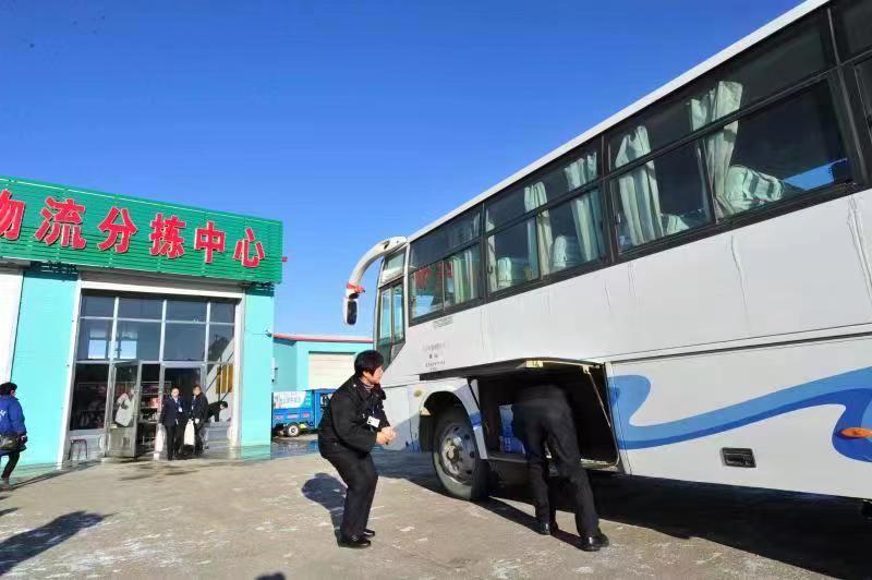 王春坡：樂為鄉(xiāng)親解決出行難、路費貴