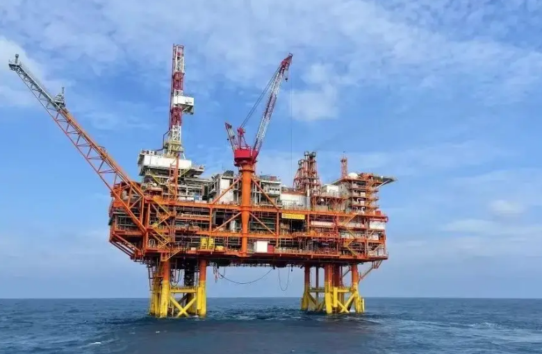 我國建成亞洲最大海上石油生產(chǎn)平臺(tái)