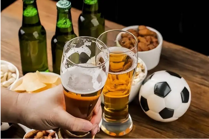 火鍋、啤酒、零食成“看球最佳拍檔”