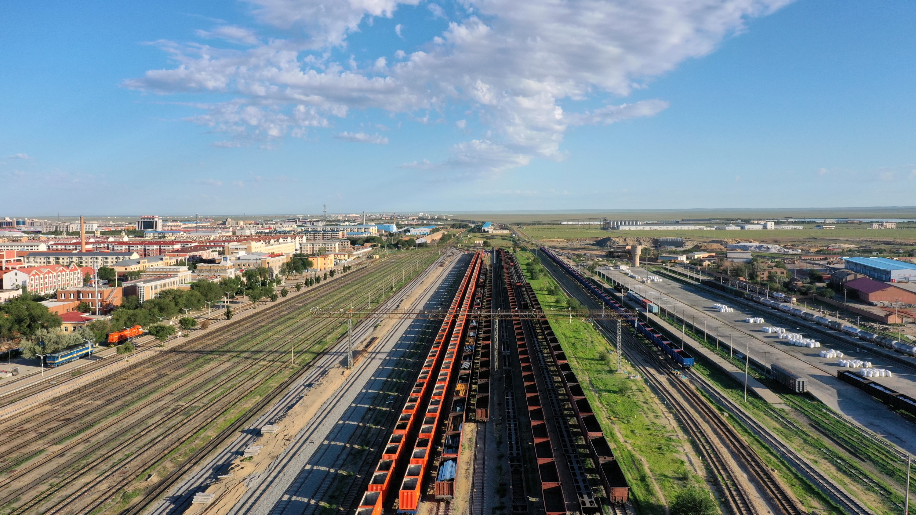 中鐵十局承建的集二鐵路賁紅至二連浩特段能力補強工程全線開通 