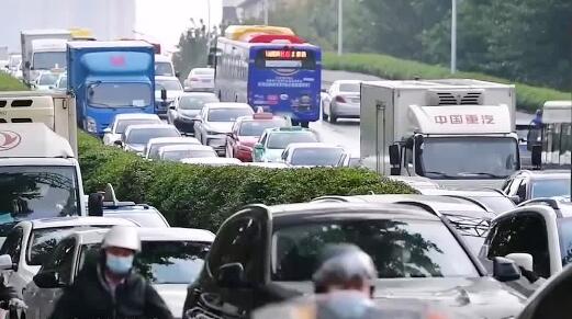 忙起來，熱起來——新年首個工作日全國多地一線見聞