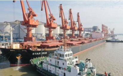 中糧集團(tuán)首船巴西玉米來華到港 開啟國(guó)際農(nóng)業(yè)合作共贏新篇章