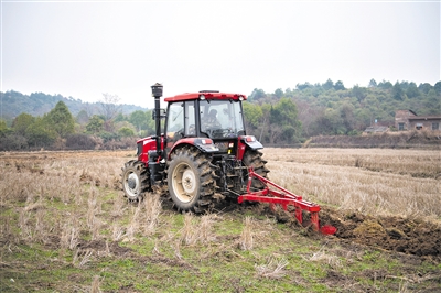 農業(yè)機械化鑄造農業(yè)農村新實力