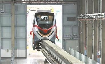 國(guó)內(nèi)首列多適應(yīng)性中運(yùn)量單軌系統(tǒng)車輛下線