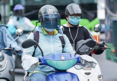 工信部加強(qiáng)電動(dòng)自行車(chē)乘員頭盔強(qiáng)制性國(guó)家標(biāo)準(zhǔn)宣貫實(shí)施