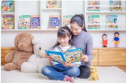 如何培養(yǎng)孩子的閱讀興趣？父母以身作則很重要