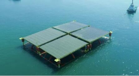 我國首個自主知識產(chǎn)權(quán)半潛式海上漂浮式光伏發(fā)電平臺交付
