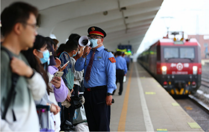 “五一”假期預計全國營業(yè)性客運量超2.7億人次