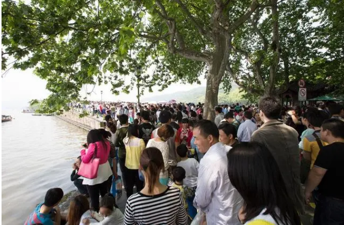多項數(shù)據(jù)超越疫前水平，中國“最旺五一”令外媒贊嘆