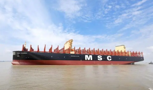 中國船舶滬東中華自主研發(fā)設(shè)計(jì)的超大型集裝箱船系列3號船交付