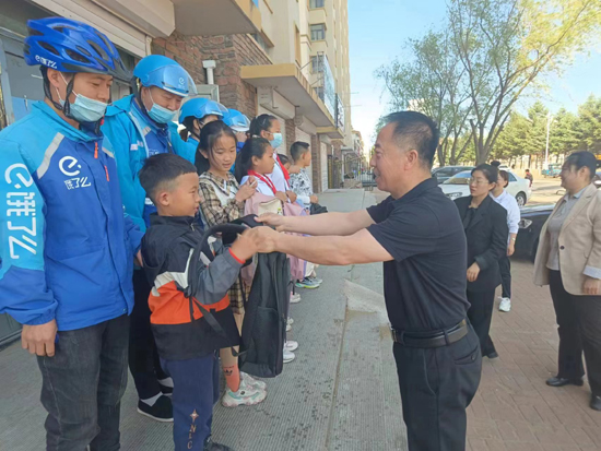 黑龍江省富?？h“六一”為新就業(yè)形態(tài)勞動者子女送溫暖