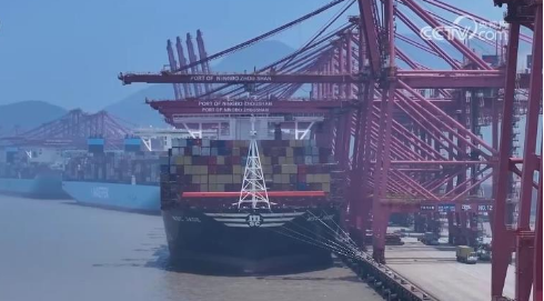 我國自主設(shè)計(jì)建造超大集裝箱船多項(xiàng)指標(biāo)均居世界最高水平