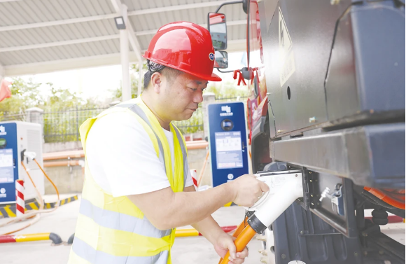 南方電網(wǎng)打造首條電動(dòng)重型卡車(chē)超級(jí)充電線路