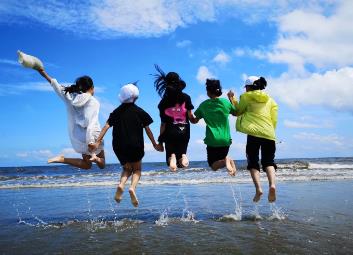 “后高考經(jīng)濟(jì)”帶火暑期游 親子游、畢業(yè)游迎來出游熱潮