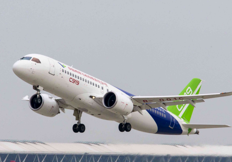 中國企業(yè)攜多款新品亮相巴黎航展 C919大型客機(jī)受關(guān)注