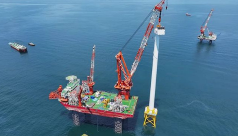 全球首臺16兆瓦海上風(fēng)電機(jī)組在福建海上風(fēng)電場完成吊裝
