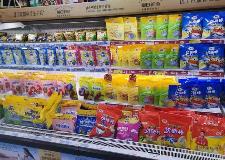 兒童奶酪棒“卷”向嬰兒、女性