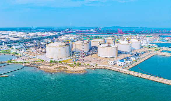 國內(nèi)首座27萬立方米液化天然氣儲罐在青島建成完工