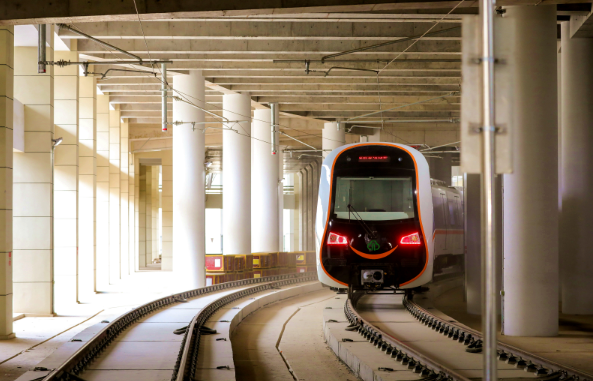 福建首條全自動(dòng)無人駕駛地鐵開通運(yùn)營