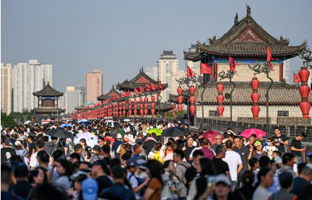 2023年中秋節(jié)、國(guó)慶節(jié)假期國(guó)內(nèi)旅游出游8.26億人次 同比增長(zhǎng)71.3%