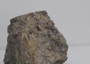 以產(chǎn)地命名，又一新礦物被中國科學家發(fā)現(xiàn)