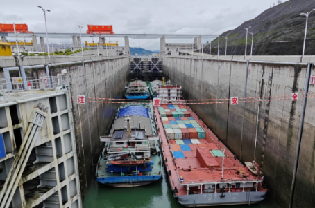 1.27億噸！三峽船閘前三季度貨運量再創(chuàng)歷史新高