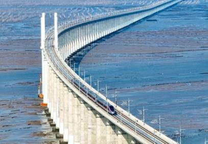 攻克多項(xiàng)技術(shù)難題 中國首條跨海高鐵開通