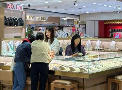 年輕消費(fèi)者愛上珍珠 個性化定制化飾品“吃香”